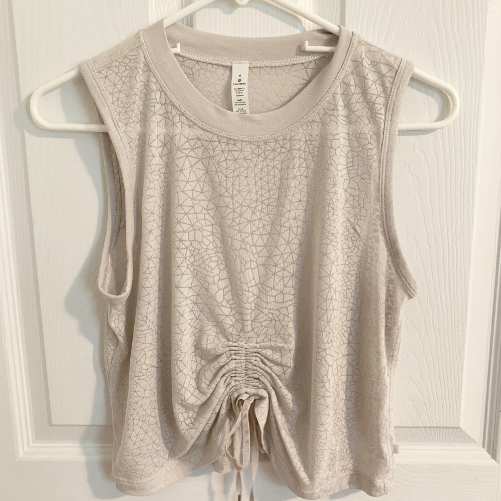 Lululemon cinch me up front tank, size 6